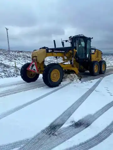 Çanakkale'de Yollar Açılıyor: Kar Küreme ve Tuzlama Çalışmaları